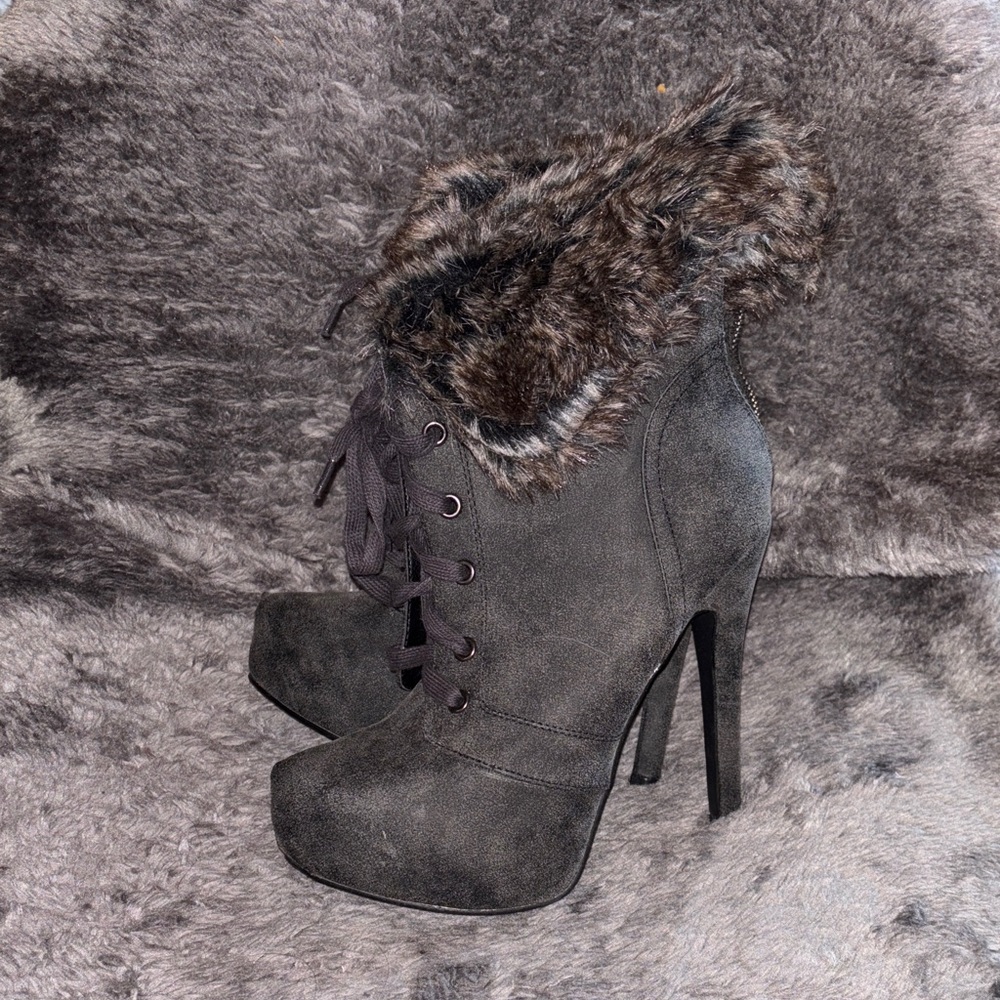 Women's Faux Fur Lace-Up Ankle Boots - Gray